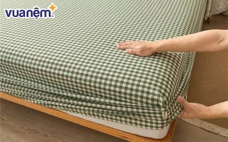 Sử dụng ga bọc và tấm bảo vệ sẽ giúp bảo vệ lõi nệm bông ép