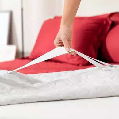 Bộ Chăn ga cưới lụa tencel cao cấp Amando Soulmate 7 chi tiết màu Đỏ - Ảnh 11