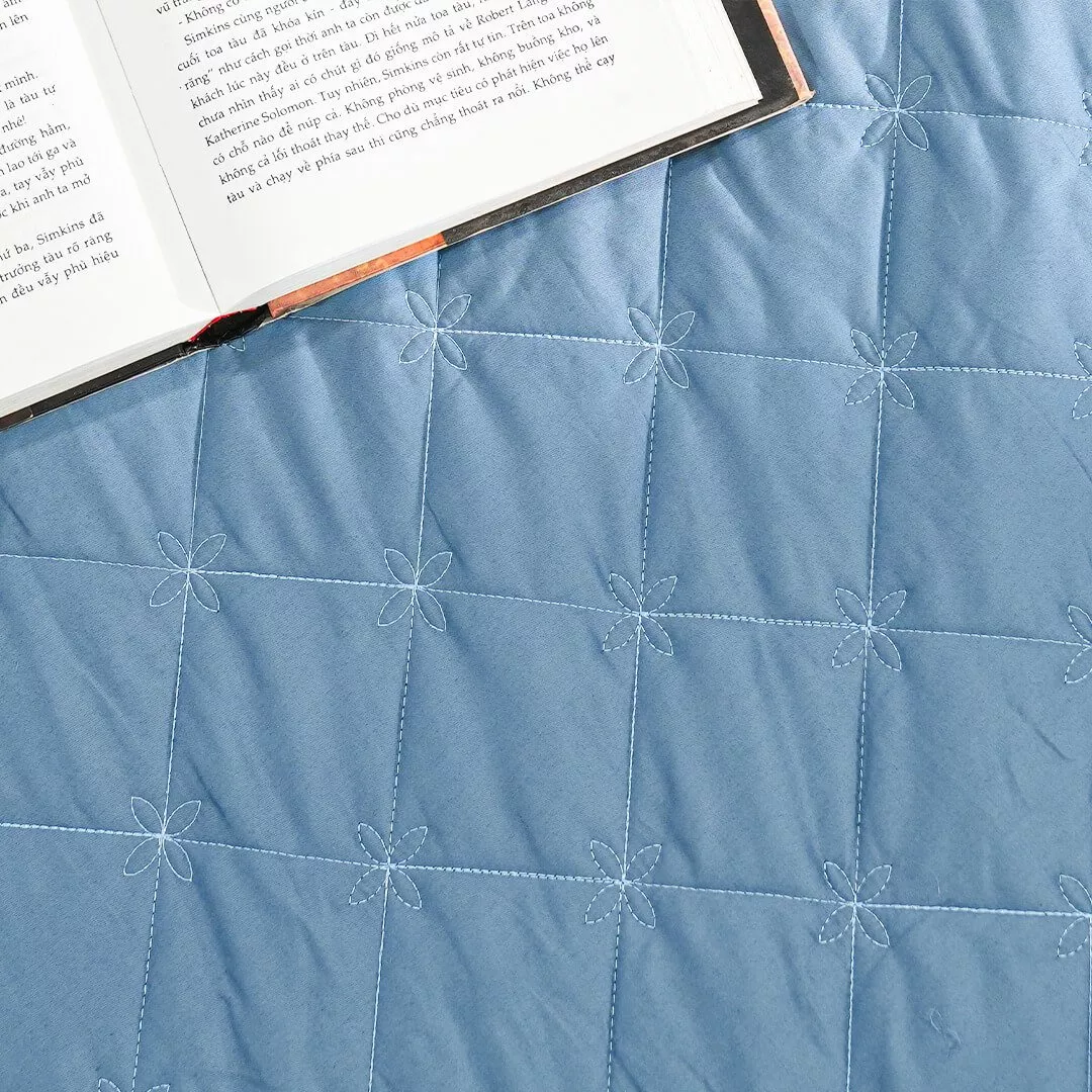 Bộ ga chun chăn chần Amando thêu cotton satin màu xanh - Ảnh 4