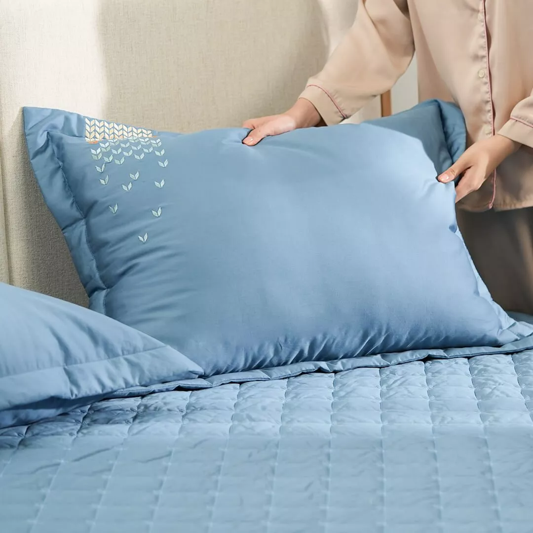 Bộ ga chun chăn chần Amando thêu cotton satin màu xanh - Ảnh 8