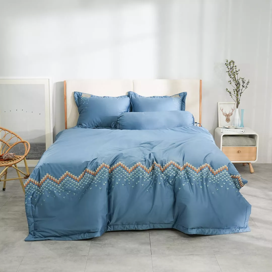 Bộ ga chun chăn chần Amando thêu cotton satin màu xanh - Ảnh 2