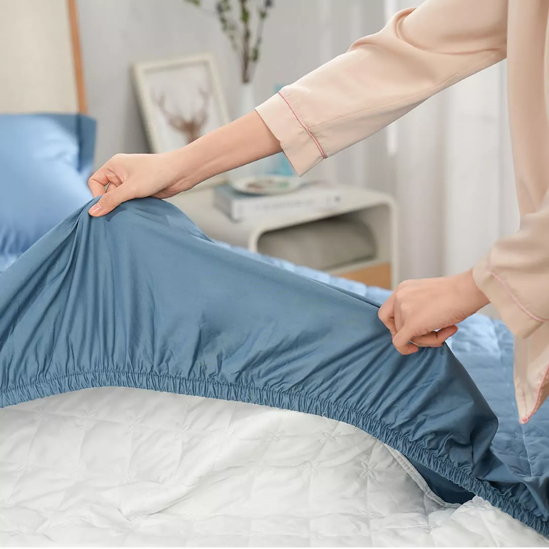 Bộ ga chun chăn chần Amando thêu cotton satin màu xanh - Ảnh 7