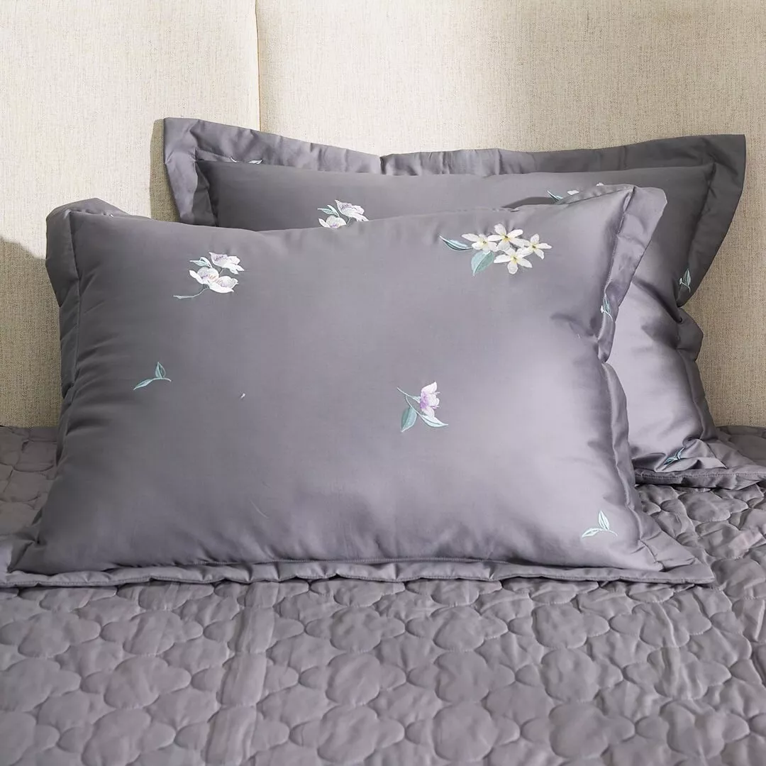 Bộ ga chun chăn chần Amando thêu cotton satin màu xám - Ảnh 9