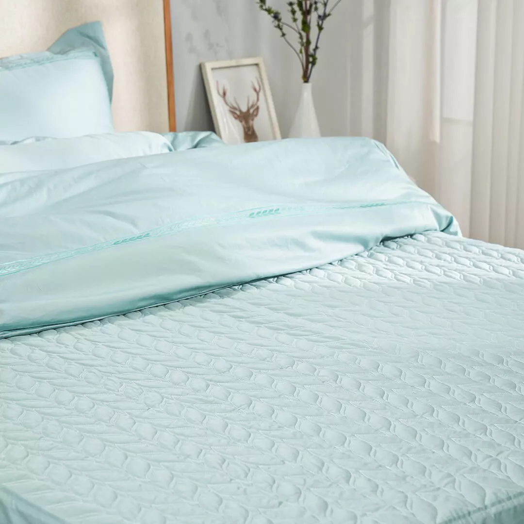 Bộ ga chun chăn chần Amando thêu cotton satin màu xanh lá - Ảnh 4