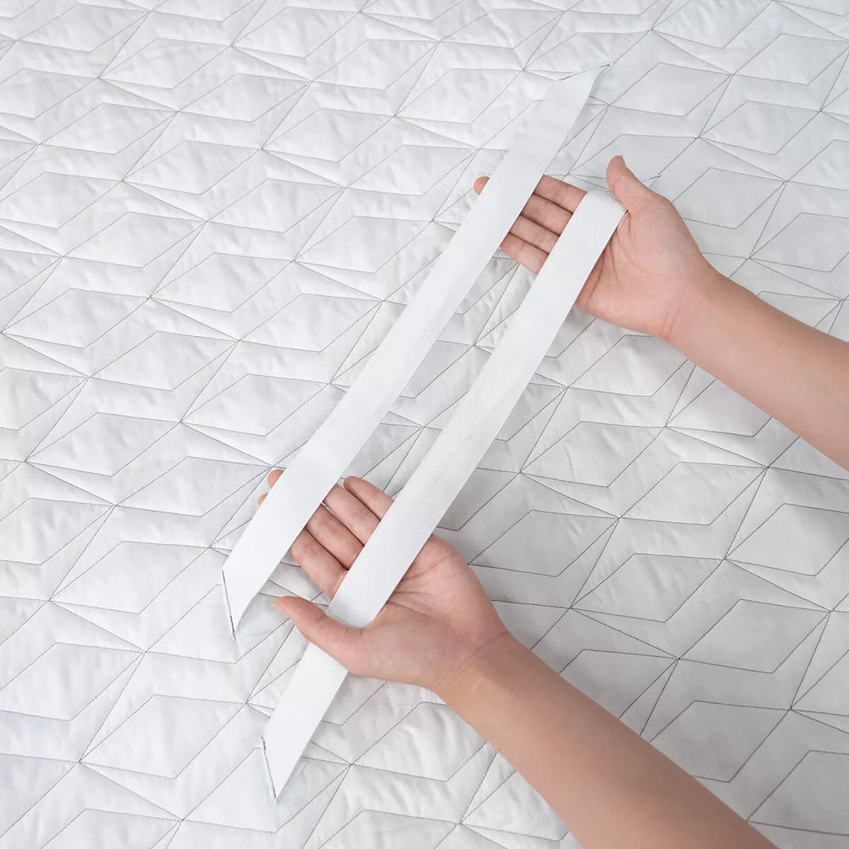 Bộ chăn ga phủ Lụa tencel cao cấp Amando Confident 5 chi tiết Màu Nâu - Ảnh 5