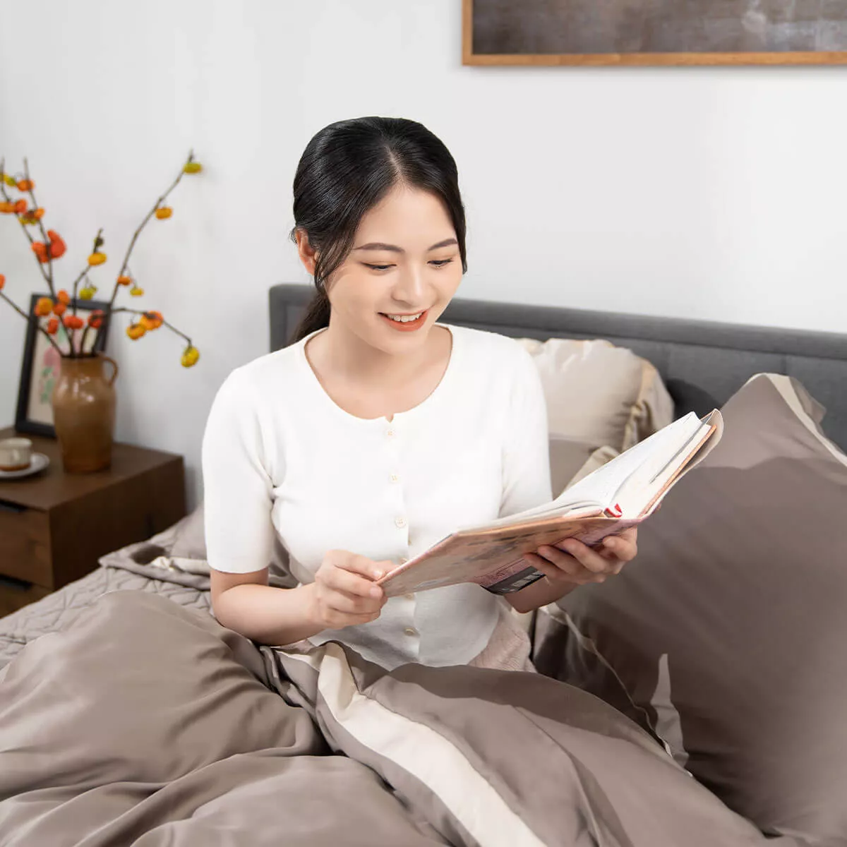 Bộ chăn ga phủ Lụa tencel cao cấp Amando Confident 5 chi tiết Màu Nâu - Ảnh 10