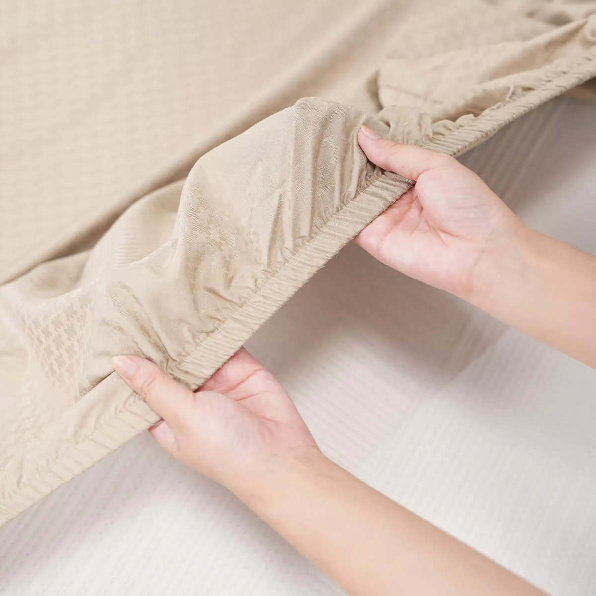 Bộ ga chun polyester gấm Amando Ellie đơn sắc 4 chi tiết Màu Be - Ảnh 8