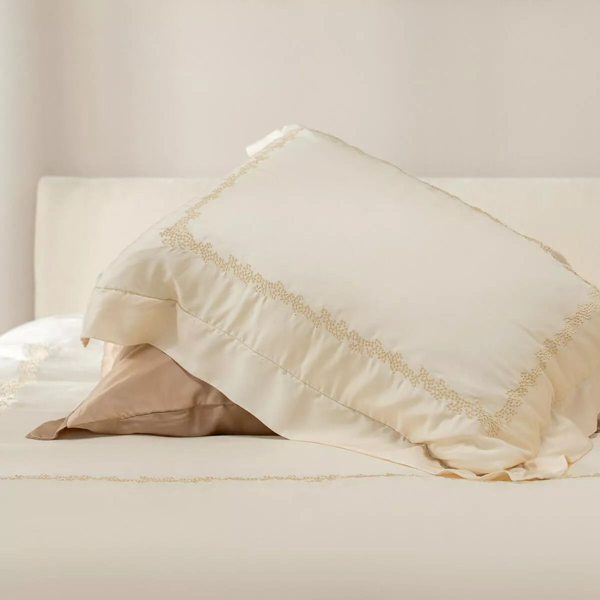 Bộ Chăn ga lụa tencel cao cấp Amando Soulmate 7 chi tiết màu Kem - Ảnh 7