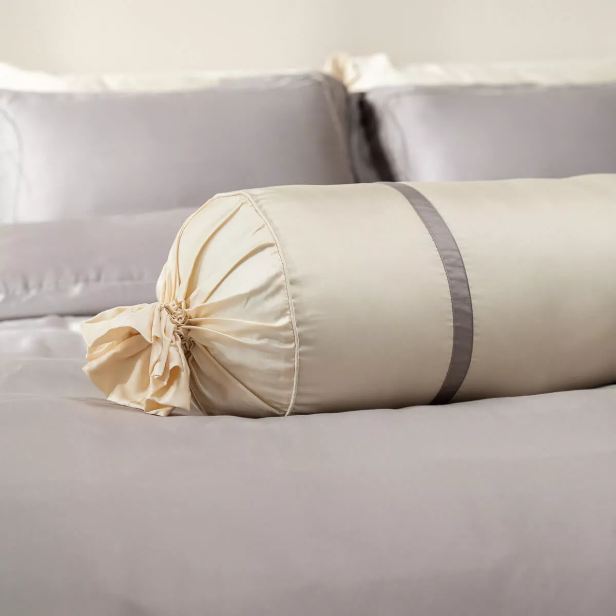 Bộ Chăn ga lụa tencel cao cấp Amando Soulmate 7 chi tiết màu Xám - Ảnh 4