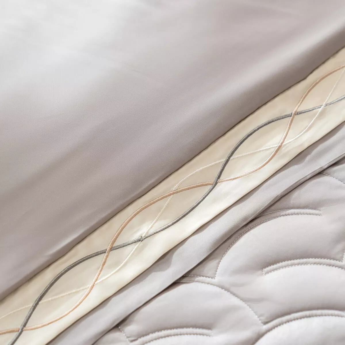 Bộ Chăn ga lụa tencel cao cấp Amando Soulmate 7 chi tiết màu Xám - Ảnh 8